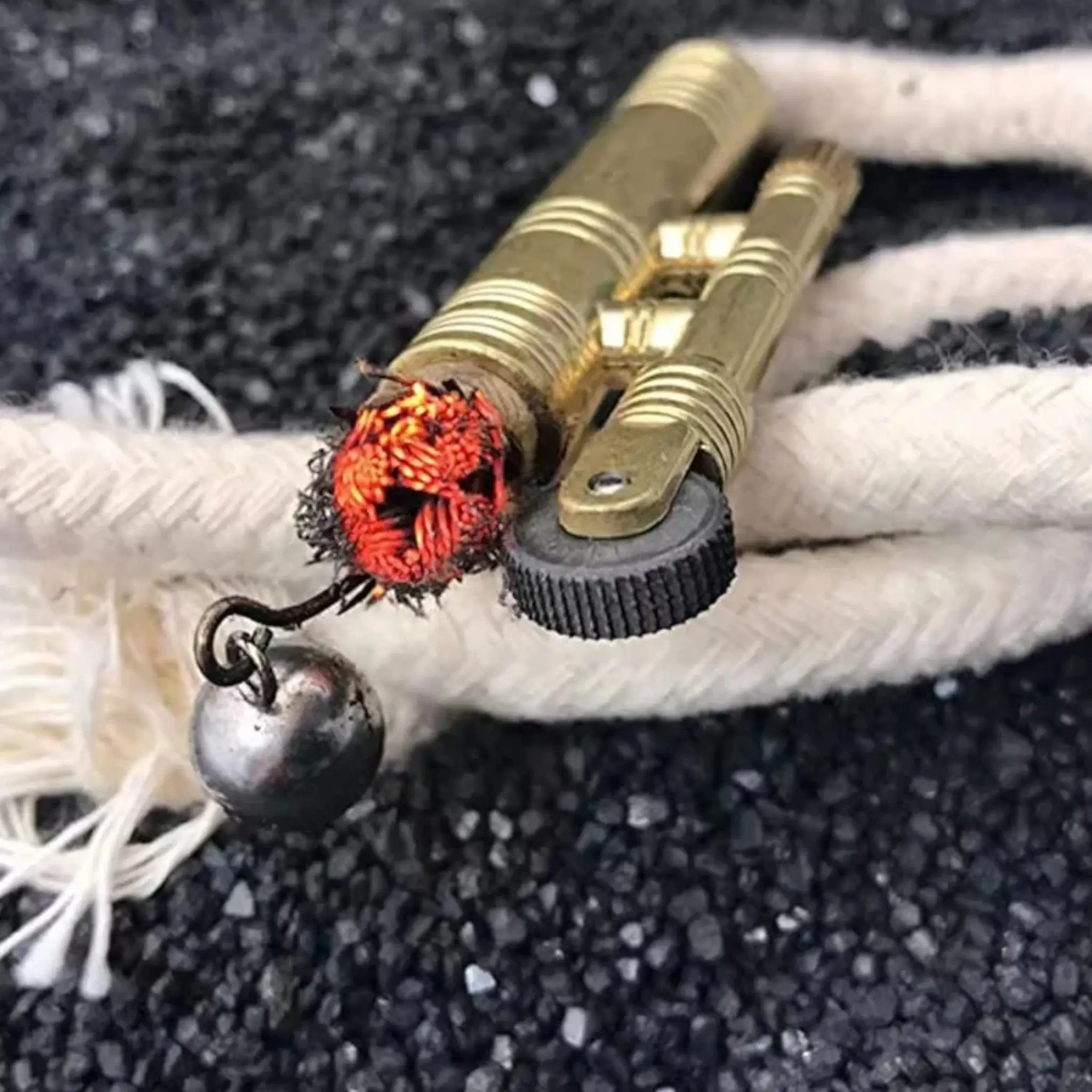 BRIQUET DE SURVIE - ALLUME-FEU EN SILEX - Image 10