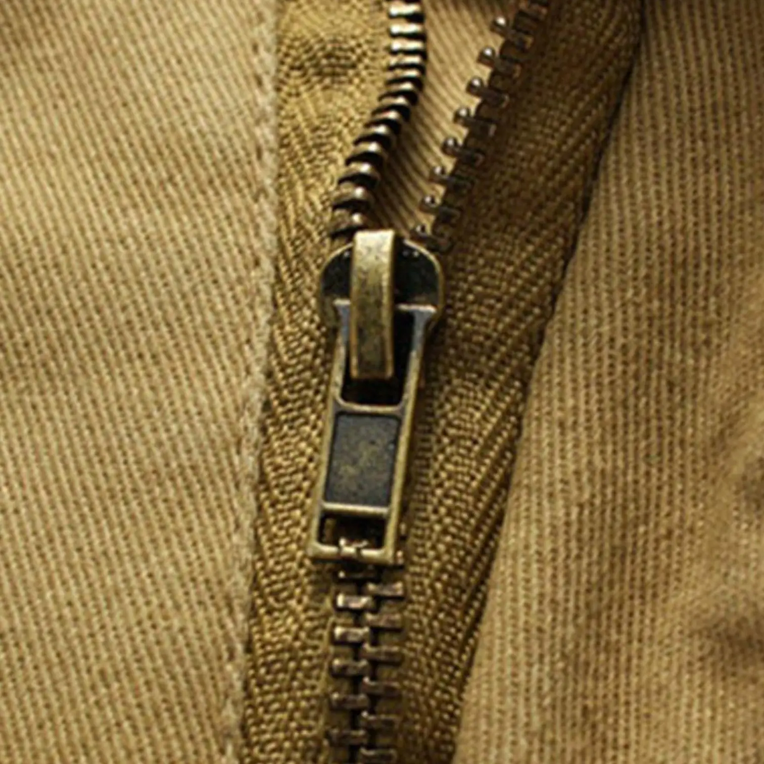 SHORT MILITAIRE AVEC POCHES PRATIQUES - Image 4