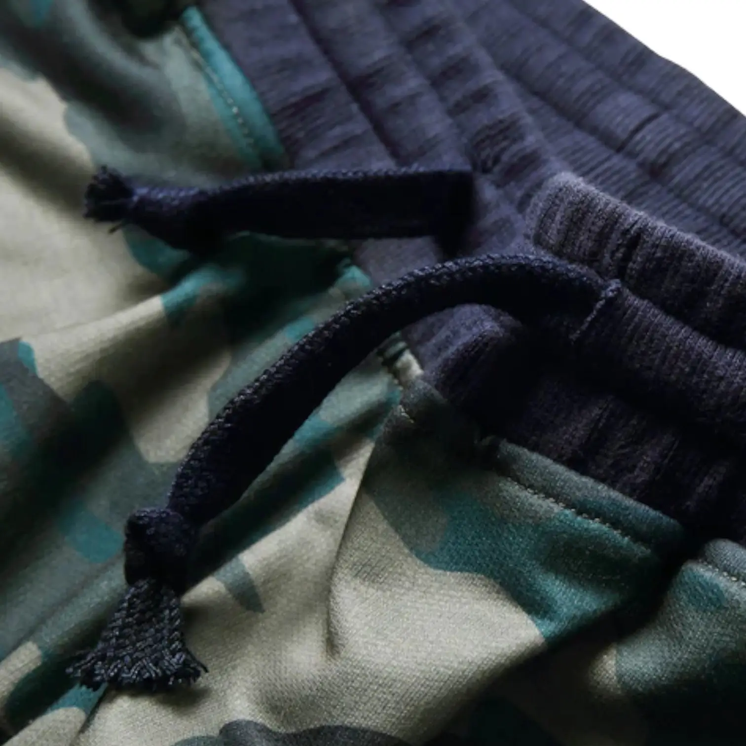 SHORT MILITAIRE - CAMOUFLAGE VERT - Image 2